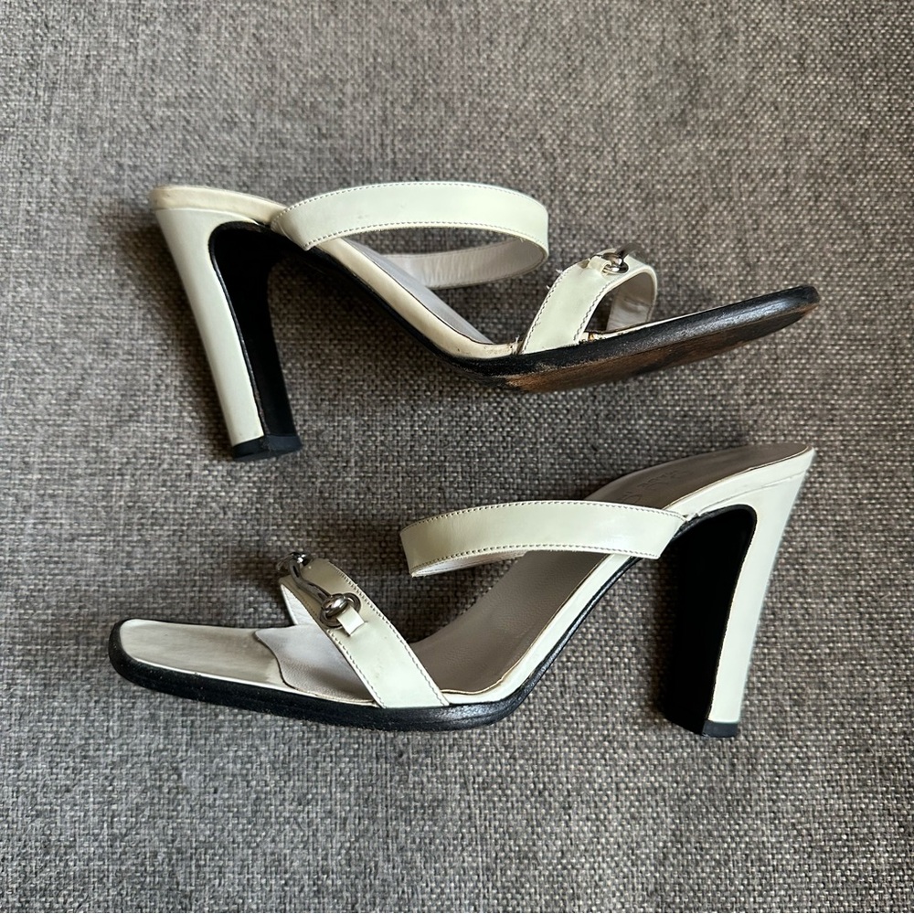 Vintage white Gucci horsebit heels - Picture 5 of 8